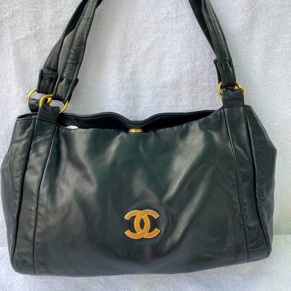 Chanel vintage shoulder bag lamb skin leather.